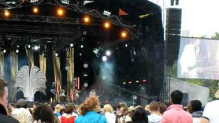 Don't Upset the Rhythm (live) - Noisettes @ Lovebox, Victoria Park -- 16 July 2010