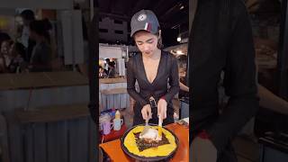 The Most Popular Omelet Lady - Laos Street Food