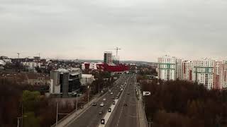 podul Viaduct Chisinau privit din alt unghi. Пролет под мостом