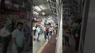 Mumbai local train ghatkopar station Mumbai like subscribe me guys #youtubeshorts 2024