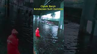 Jalan Cipulir Terpendam Banjir, Kendaraan Jadi Sulit Melintas