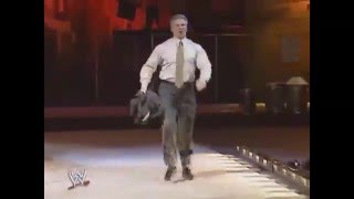 Vince McMahon shreds his quads - WWE Camp edition