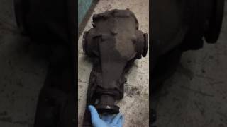 BMW 750i rear diff appears to be an LSD