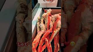 King crabs at Kurumon Market in Osaka 😍🤣