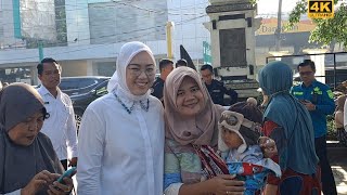 Bupati Purwakarta anne ratna mustika ramah melayani masyarakat yg minta foto bersama