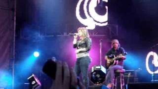 Kelly Clarkson - Because Of You LIVE [HQ]