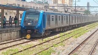 Trem da Supervia série 5000 Alstom chegando na estação de Nova Iguaçu no sentido Central do Brasil