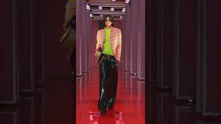 Gigi Hadid & Bella Hadid Walk for Versace FallWinter