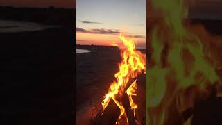 Camfire on Beach Satisfying Sound #campfire #beachlife #shorts