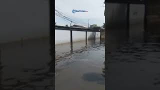 Banjir! Jalan di Cisirung-Palasari Dayeuhkolot Tergenang