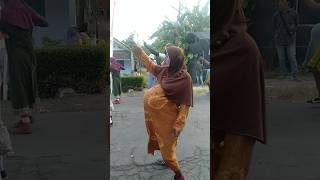 Lagi Hamil besar malah joget dikarnaval #shorts #lucu #funny