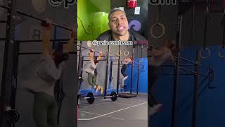 Treino por um Fio🤣 #rir#academia#humor#humormemes#youtubeshorts#risadaria#shorts#shortvideos#viral