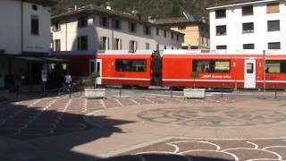 Trenino Rosso del Bernina in piazza a Tirano