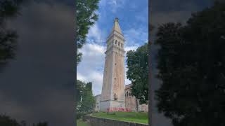 campane del Duomo di Sant'Eufemia a Rovigno. Distesa festiva