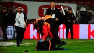 Fan attacks referee | Fan assaults referee | Trabzonspor vs Fenerbahce | Game Abandoned