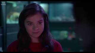 Edge of Seventeen (2016) - Petland store scene