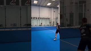 Pourquoi un gaucher ne pourrait pas jouer à gauche ? 🙃 #padel #padelvideos #sports #padeladdict