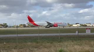 (Different runway) Avianca - Boeing 787 Dreamliner landing in Miami airport