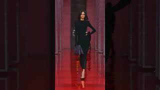 Gigi Hadid & Bella Hadid Walk for Versace FallWinter