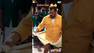 Lungi bandhne ka Sahi tarika#Bollywood hero#dhamaal#cut from#reaction #short