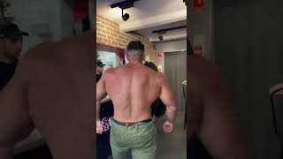 Un bodybuilder surprend Keni au tacos 🤣 #Shorts