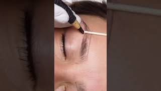 به همین راحتی پهنای دو ابرو را چک کن#microblading  #میکروپیگمنتنشن #میکروبلیدینگ #آموزش #ابروقرینه