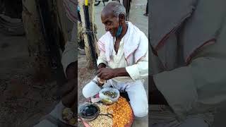 Smiling sweet uncle selling chana zore garam at #juhuchowpatty #mumbai street food video