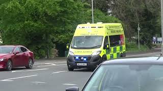 Engelse ambulance met spoed in Stafford