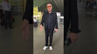 #BomanIrani humbly greets his fans at Mumbai Airport 😍🖤😎