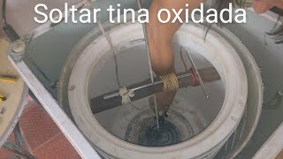 cómo soltar una tina de lavadora que no sale