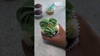 Cupcake Piping Technique Tutorial| Buttercream| Decorating techniques and Ideas| Flowers| Rose|viral