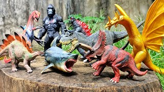 MENEMUKAN BERBAGAI MAINAN king ghidorah, kingkong, Godzilla, therizinosaurus, megalodong stegosaurus