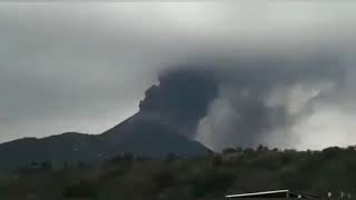 Thunderclouds during the eruption of the Pacaya volcano .. Power of the Earth.