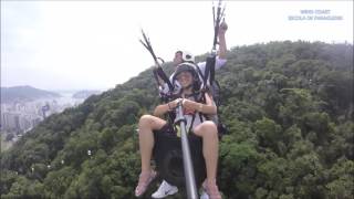 CAROLINE VOANDO DE PARAPENTE EM SÃO VICENTE  SP BRASIL