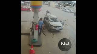 Carro explode durante abastecimento de GNV no Ceará