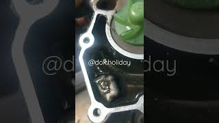 ciri ciri seal waterpump yamaha R15 v2 jebol oli campur air radiator.