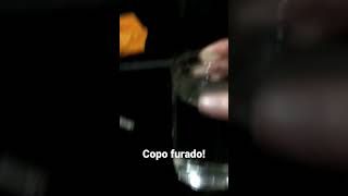 Copo furado!