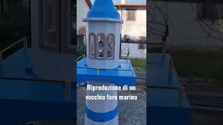 Riproduzione di un vecchio faro marino completamente in legno con sistema girevole e tanto di luce