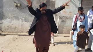 Mari mundri which nam hova tera.... Dancing on the way by RASHEED QALANDRI