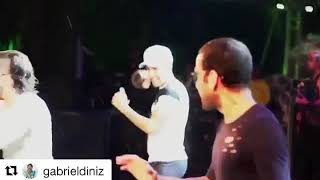 Daniel Alves faz passinho (machucando o coleguinha$