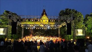 The rehearsal for the open-air performance of "Carmina Burana"