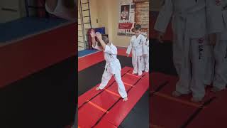 Тренировка по каратэ с детьми, разминка. Karate training with kids, warm up. #karatekid #kyokushin