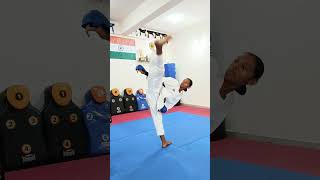 ura mawashi geri kick prectis.....💪🥋🥋#karate #powar #kick #girl #girlpower