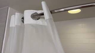 Examen de la tringle à rideau de douche incurvée industrielle BRIOFOX de 42 à 72 pouces