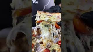 The most stretchy pizza i’ve ever seen😳#fastfood #food #shorts #usa #pizza