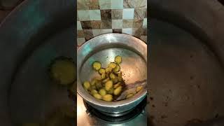 करेले की स्वादिष्ट सब्जी / Karele ki easy recipe #healthy #karela #sabzi #viral