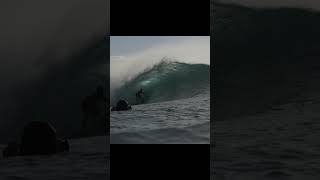 Surfer Scores a Nice One at Pipeline This Weekend