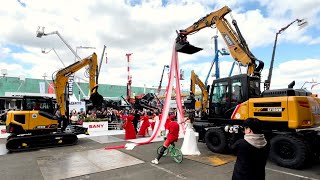 Sanny Excavator - Dance Show at Intermat Paris 2024