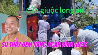 47 : Sư thầy tặng hàng trăm bình nước cho bà con cần giuộc long an