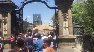 Entrando al Castillo de Chapultepec